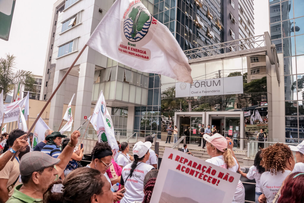 Manifestação dos atingidos pelo crime da Vale em Brumadinho em frente ao Fórum Civil e Fazendário de Belo Horizonte. Nívea Magno/ MAB