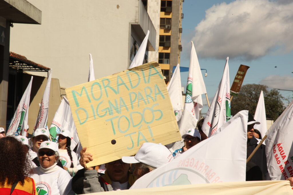 Marcha de atingidos em Porto Alegre (RS). Foto: Jorge Leão