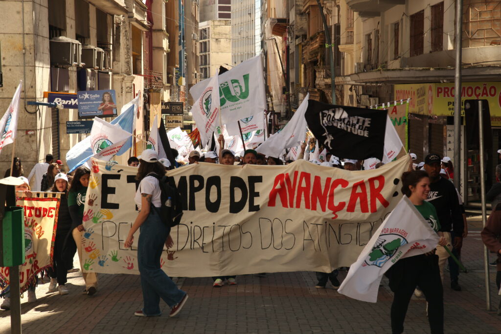 Marcha de atingidos em Porto Alegre (RS). Foto: Jorge Leão