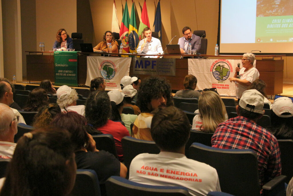 O MAB tem pautado a luta por moradia e cuidados com a saúde mental da população atingida pelas enchentes no Rio Grande do Sul. Foto: Victória Holzbach / MAB