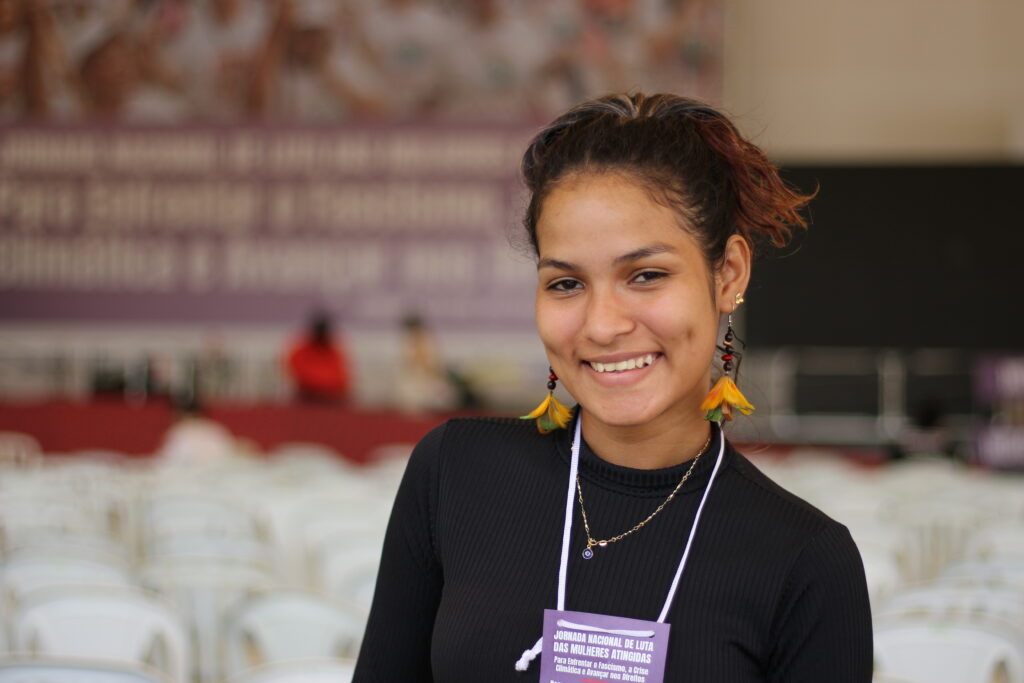A jovem Ana Helen, atingida do Amazonas, em sua primeira participação na jornada de luta. Foto: Victoria Holzbach / MAB