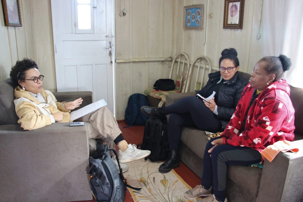 Na metodologia da pesquisa, a preferência foi entrevistar os atingidos em suas residências, para conhecer ainda mais sua realidade e garantir um ambiente seguro. Foto: Victória Holzbach / MAB