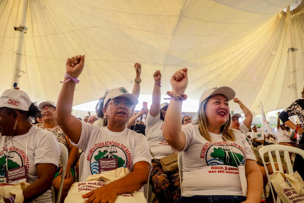Mística de abertura da Jornada Nacional de Luta das Mulheres Atingidas em Brasília. Foto: Nivea Magno / MAB