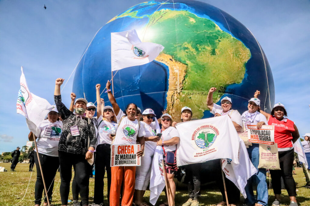 Mulheres atingidas em manifestação em Brasília. Junho de 2025. Foto: Nívea Magno / MAB