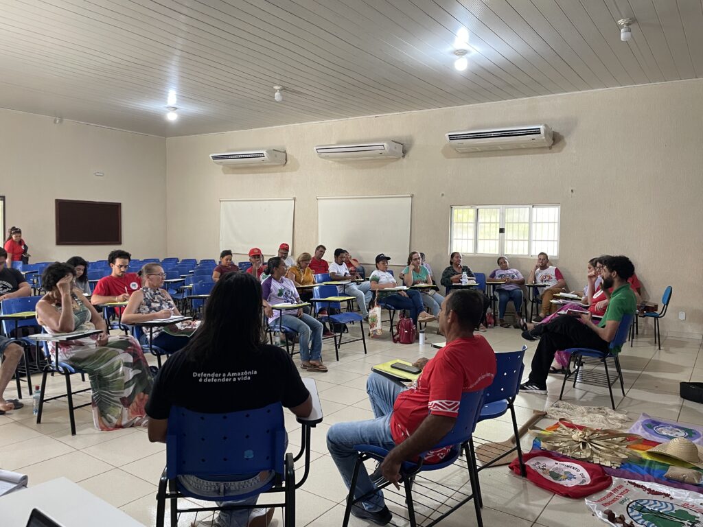 Roda de conversa com representantes do MAB, MPA, MST, CPT e MMC durante o seminário. Foto: Klézi Martins / MAB