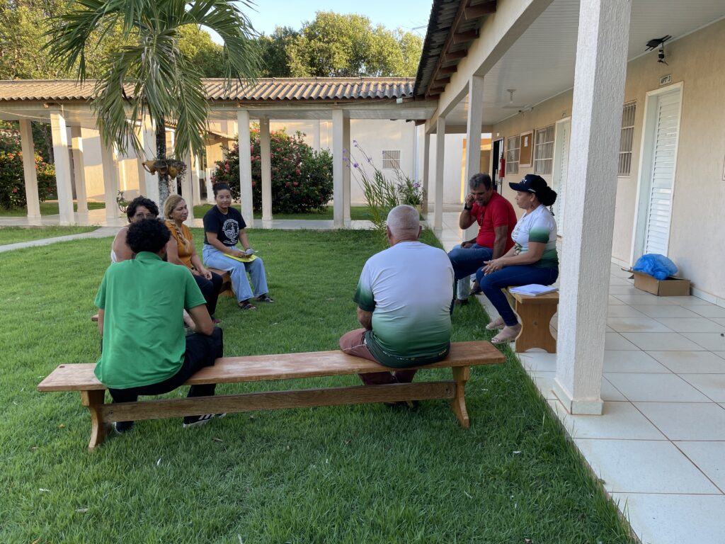 Militantes durante debates em grupo. Foto: Letícia Regiane / MAB
