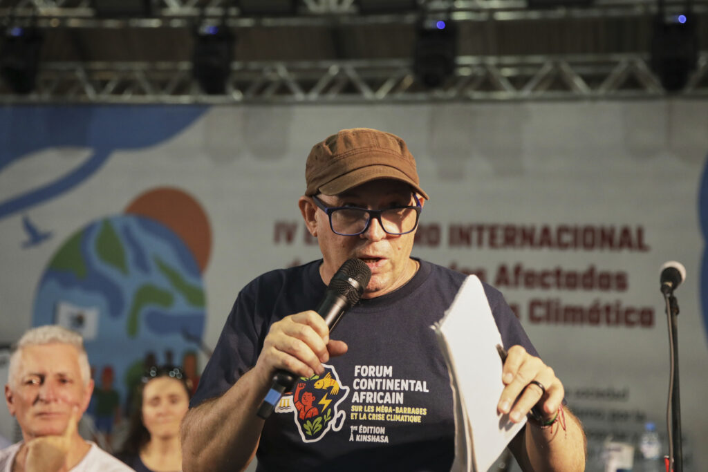 Juan Francisco Santos Estévez, do Centro Memorial Martin Luther King e da Secretaria Internacional do MAR, destacou que a força para enfrentar a crise climática nasce da organização. Foto: Marcelo Aguilar / MAB