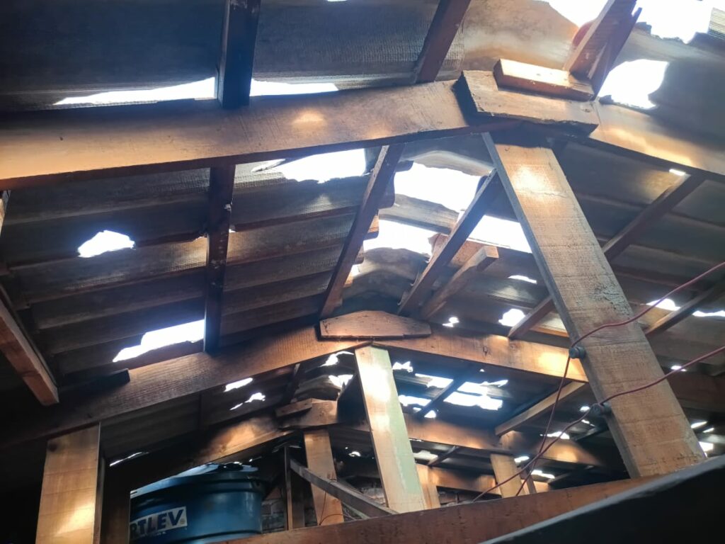 Telhados destruídos após o forte temporal de granizo em Erechim. Foto: Comunicação MAB RS