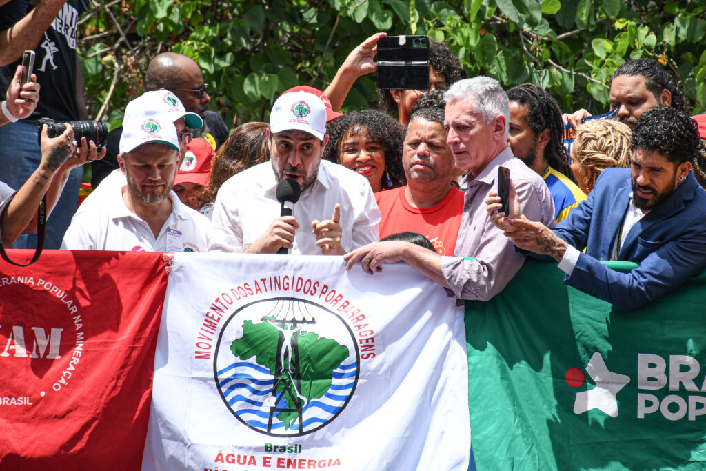 Ministro Guilherme Boulos discursa em ato público organizado pelo MAB. Foto: Felipe Cunha / AEDAS