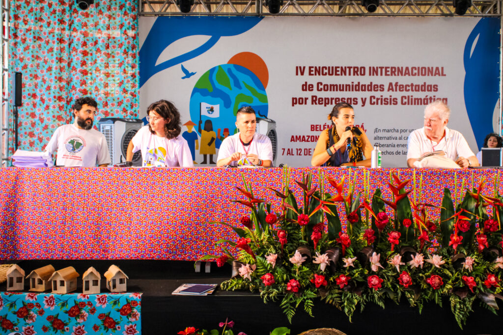 Erika Méndez, de Moçambique, fala sobre o enfrentamento das companhias de energia transnacionais no continente africano. Foto: Tamires Pinheiro / MAB