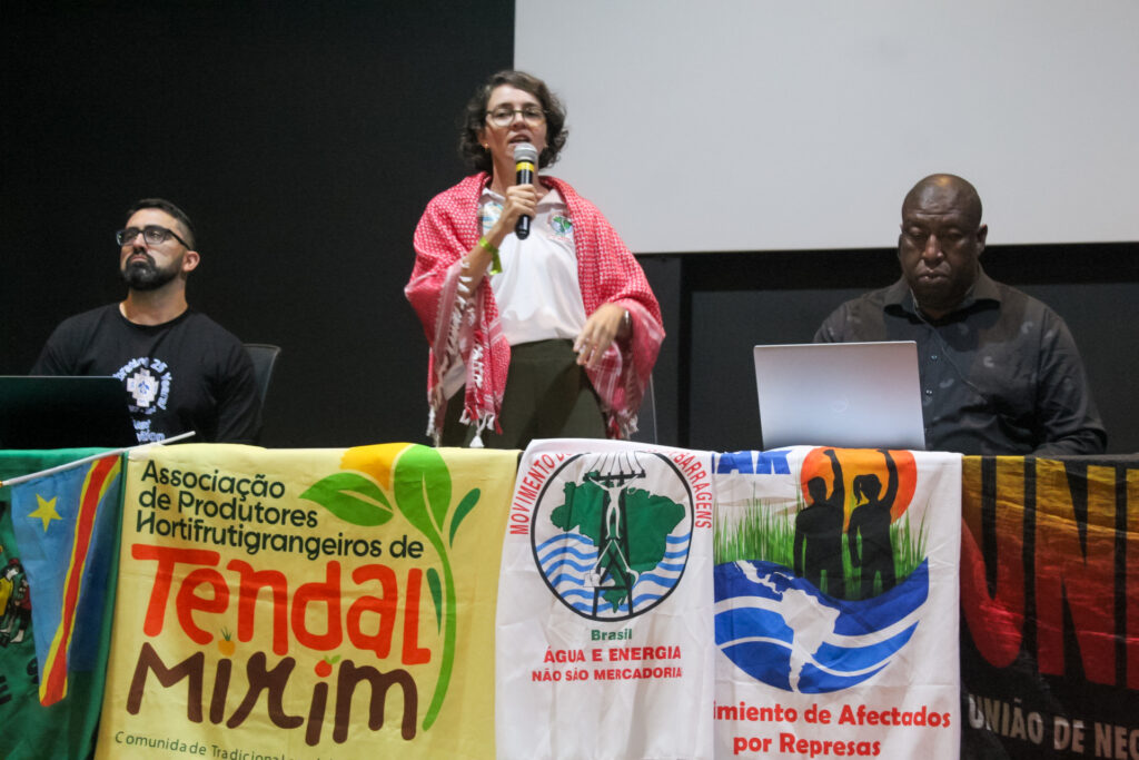 Elisa aponta que deixar o capital resolver a crise climática é como "colocar a raposa cuidar do galinheiro". Foto: Joyce Silva / MAB