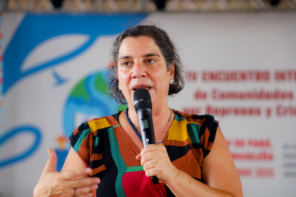 Cristiane dos Santos falou sobre como os movimentos populares são importantes para guiar as ações do Ministério da Saúde. Foto: Nívea Magno / MAB