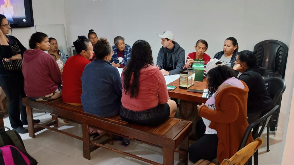 Moradores do CDHU Baleia Verde em reunião para debater as reparações insuficientes. Foto: Comunicação MAB SP