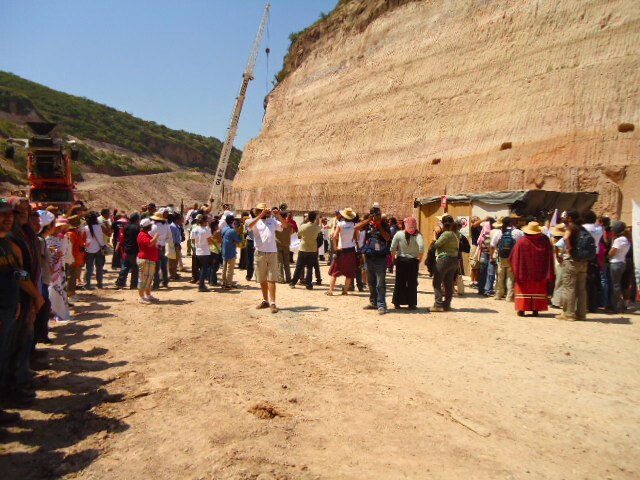 Delegados no III Encontro Internacional em ato nas obras da barragem de El Zapatillo. Foto: Alexania Rossatto / MAB
