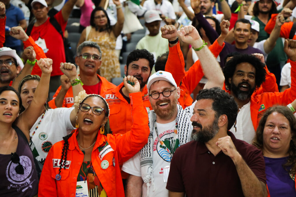 Debate reuniu populações atingidas, petroleiros, movimento feminista, representantes de organizações internacionais e juventude. Foto: Joka Madruga / MAB