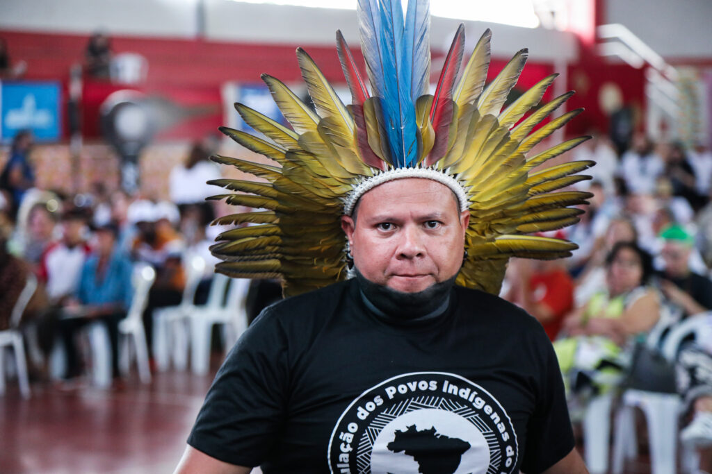  Chapéus de diferentes formas, cores e significados marcaram presença no IV Encontro Internacional, simbolizando a diversidade cultural e a força política dos povos reunidos em Belém (PA). Foto: Joka Madruga / MAB