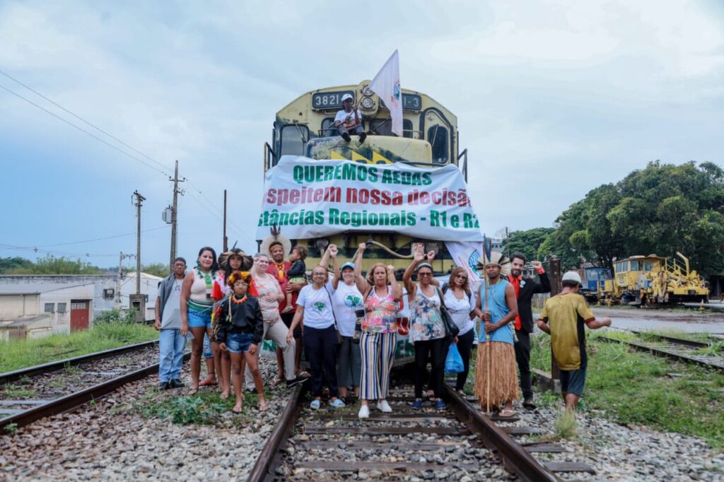 Atingidos pela crime da Vale ocuparam linha férrea, por mais de 50 horas, na busca por direitos. Foto: Comunicação MAB MG