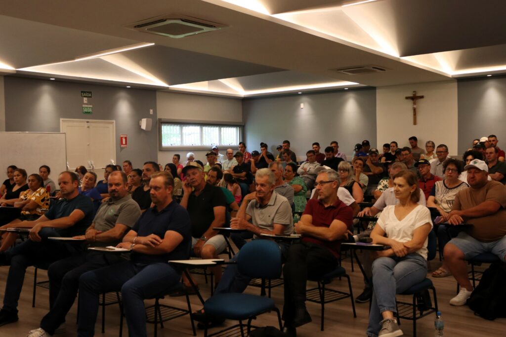 Atingidos por granizo na região do Alto Uruguai Gaúcho apresentam a pauta de reivindicações aos governos estadual e federal. Foto: Grasiele Berticelli / MAB