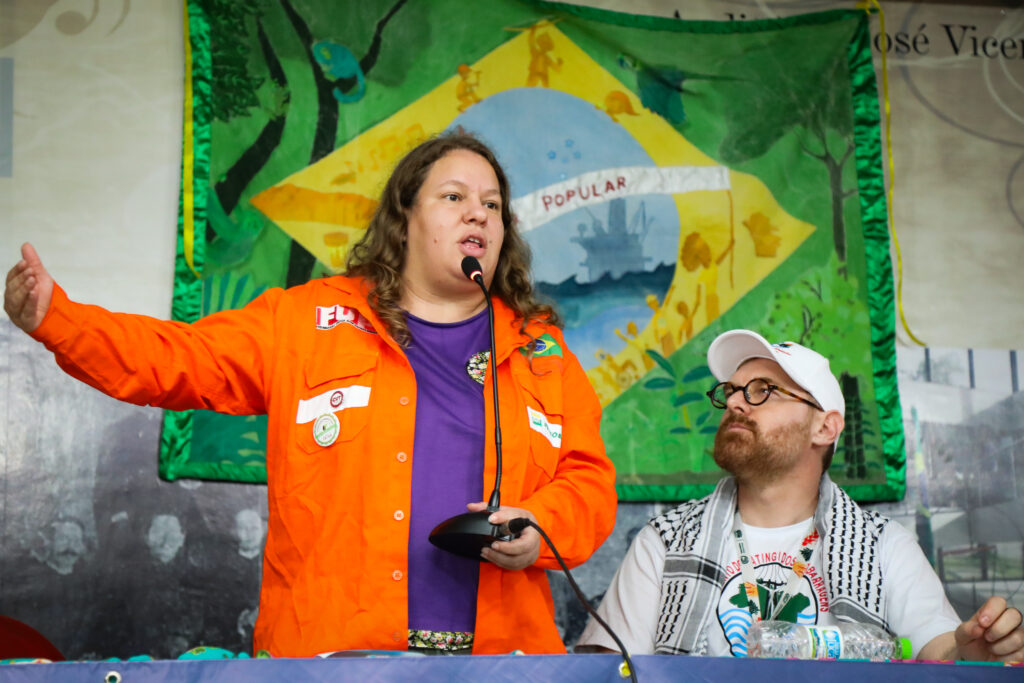 Cibele Vieira no Seminário Internacional “Transição Energética Justa e Popular para os Povos”, realizado na Cúpula dos Povos, em Belém, em novembro de 2025. Foto: Joka Madruga / MAB