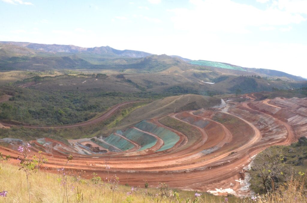 Mineração na Serra do Pires em Congonhas (MG). Foto: Pedro Gonzaga / MAB