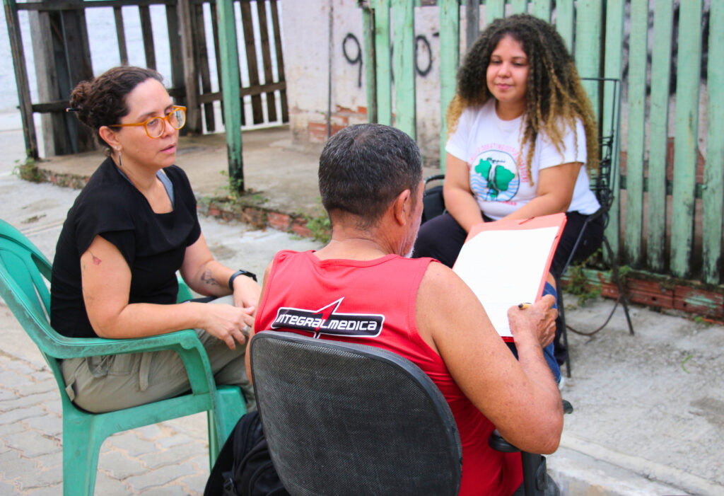 Durante a semana, as pesquisadoras entrevistaram diversas famílias das duas comunidades para compreender como os alagamentos afetam a saúde dessas populações. Fotos: Victória Holzbach / MAB