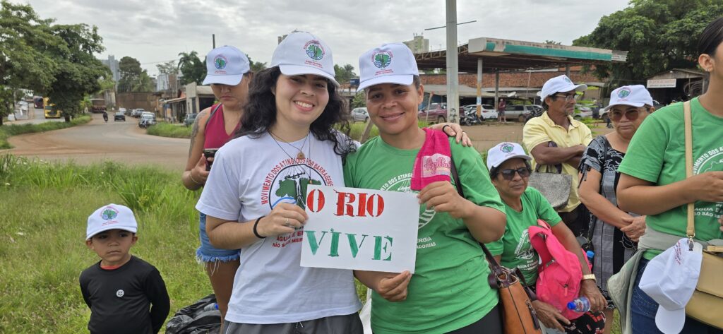 Militantes do MAB durante o ato em defesa dos Rios Amazônicos. Foto: Klézi Martins / MAB