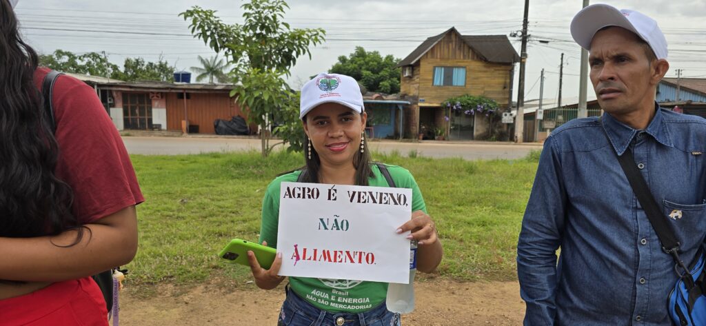 Militantes do MAB durante o ato em defesa dos Rios Amazônicos. Foto: Klézi Martins / MAB