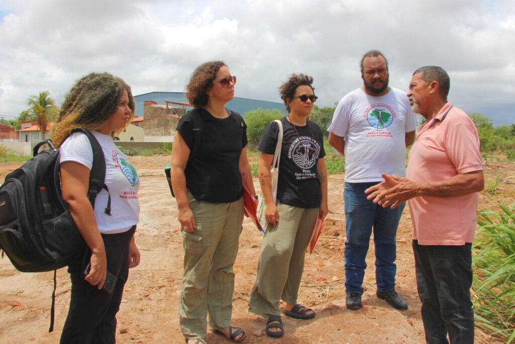Lideranças das comunidades relatam os desafios que vivem a cada pequena chuva. Foto: Victória Holzbach / MAB