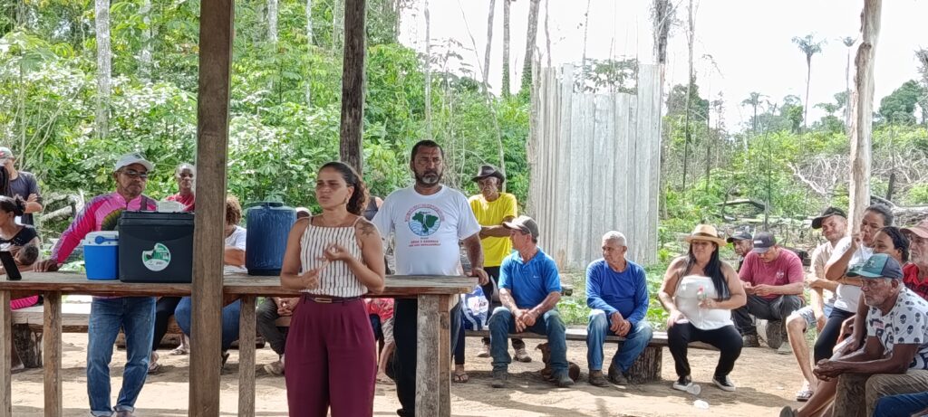 Amanda Acypreste, da secretaria geral da presidência, dando sua contribuição na reunião com Agricultores. Foto: Dionata de Souza / MAB