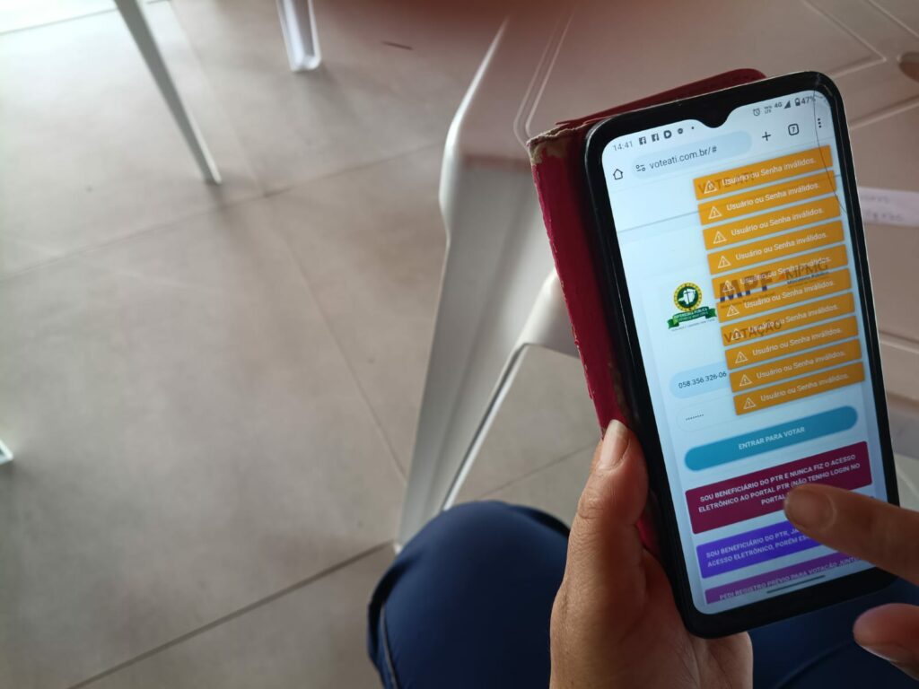 Atingida da comunidade Francelinos, em Juatuba, Região 2, relata problemas na votação na tarde desta segunda-feira (9). Foto: João Lopes