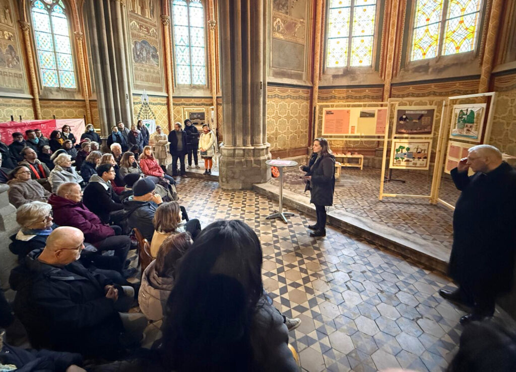 A exposição na Votivkirche foi inaugurada nesta terça-feira e se estende até o dia 26 de abril. Foto: horizont3000