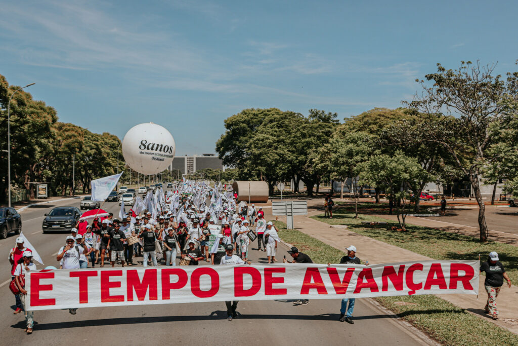 Atingidos em marcha em Brasília (DF), em 2023. Foto: Nane Camargos / ADAI