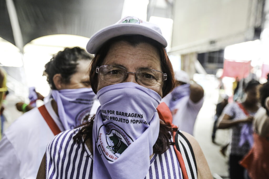Mulher atingida participa de mobilização do MAB e denuncia os impactos das barragens na vida das comunidades. Foto:  Joka Madruga / MAB
