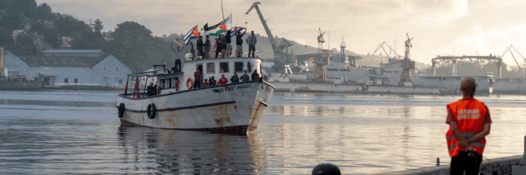 Flotilha rebatizado de “Granma 2.0”, na chegada ao porto de Havana com ajuda humanitária vinda do México, em 24 de março de 2026. Foto: Gladys Serrano / El Pais