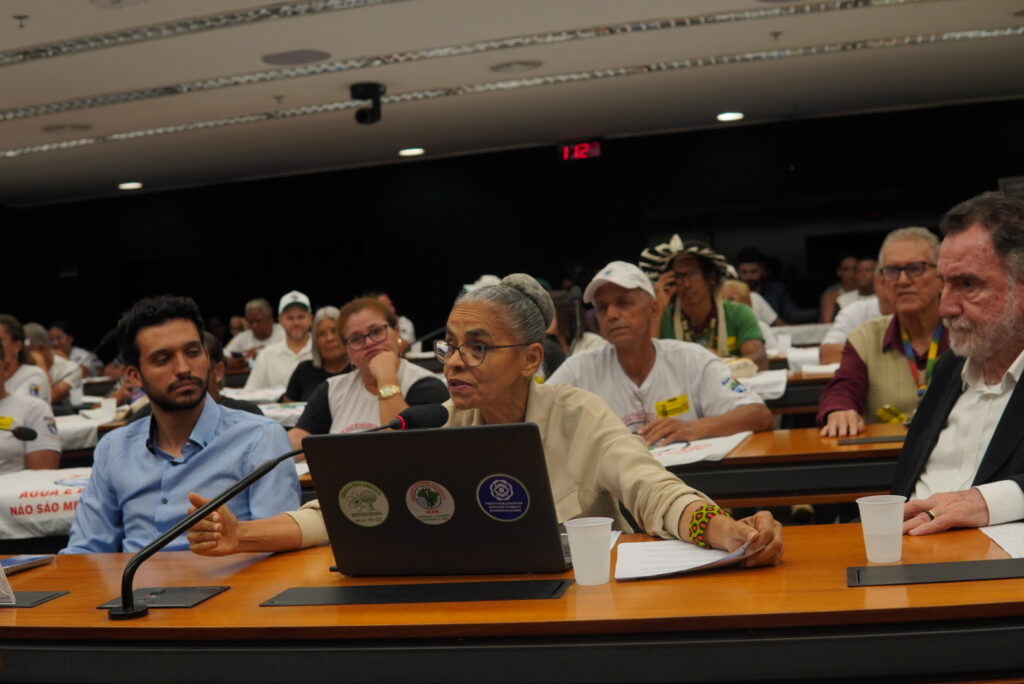 Atingidos integram audiência pública na Câmara dos Deputados e cobram regulamentação da PNAB com participação popular e garantia de direitos das populações atingidas. Foto: Artur Macfadem / MAB