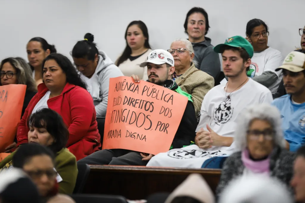 “As pessoas não estão felizes, não estão saudáveis. A maioria dos atingidos está doente de tanto perder”, lamentou Sabrina Quadros. Fotos: Rafa Dotti