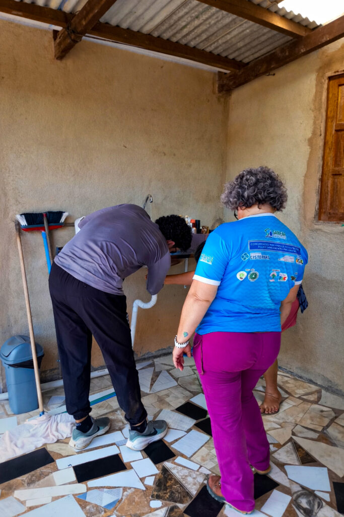 Willians Santos, técnico do MCM, durante vistorias das TSs nas comunidades de Paulo Leal, Betel e Belmont. Foto: Cleusely Trochmann / MAB