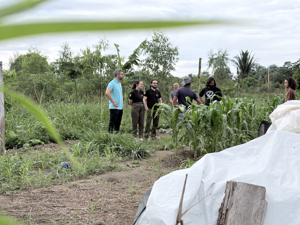 Extensionistas durante gravações com militantes do Movimento dos Atingidos por Barragens e integrantes do projeto Cestas Agroecológicas do MAB. Fotos: Evelyn Morales / REC