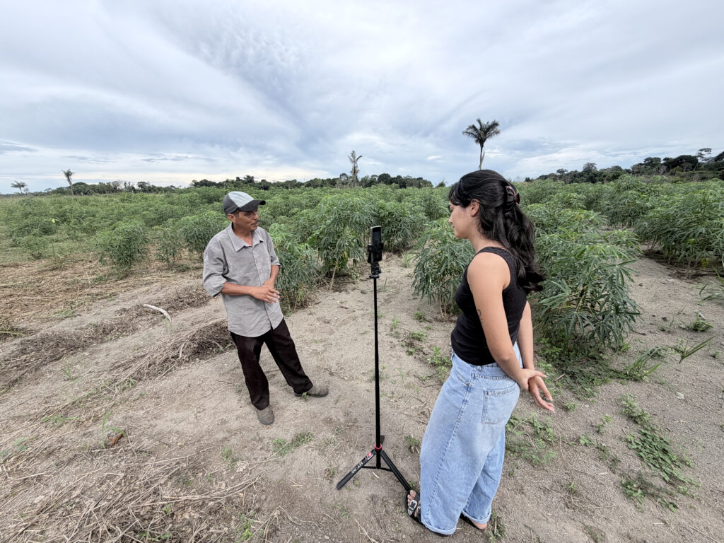 Extensionistas durante gravações com militantes do Movimento dos Atingidos por Barragens e integrantes do projeto Cestas Agroecológicas do MAB. Fotos: Evelyn Morales / REC