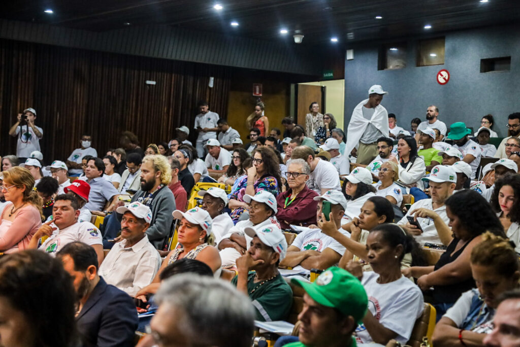 Atingidos de todo Brasil lotaram auditório do Palácio do Planalto cobrando agilidade na regulamentação da PNAB. Foto: Nívea Magno / MAB