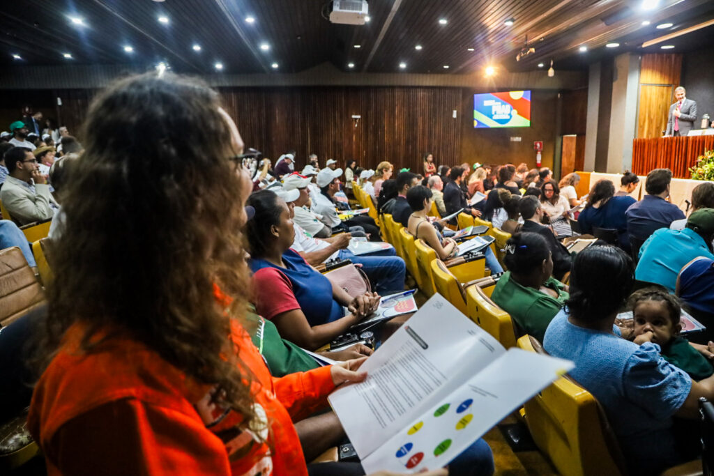 Discussões envolveram mais de 14 ministérios e ficou compromisso de apresentar relatório que contribuirá para minuta da regulamentação. Fotos: Nívea Magno / MAB e Comunicação MAB