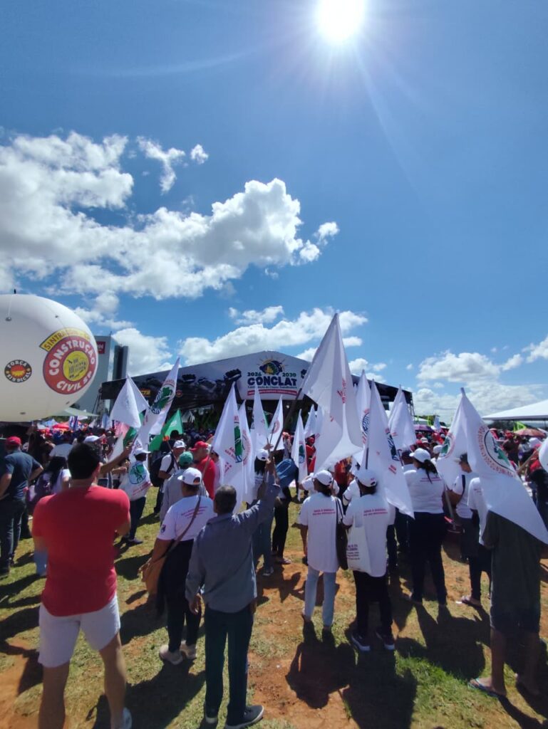 Atingidos de diversos estados caminharam pelas ruas de Brasília em luta por justiça à classe trabalhadora. Fotos: Arthur Macfadem / MAB