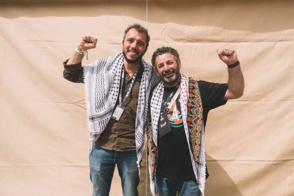 Thiago Ávila e Saif Abu Keshek. Foto: Global Sumud Flotilla