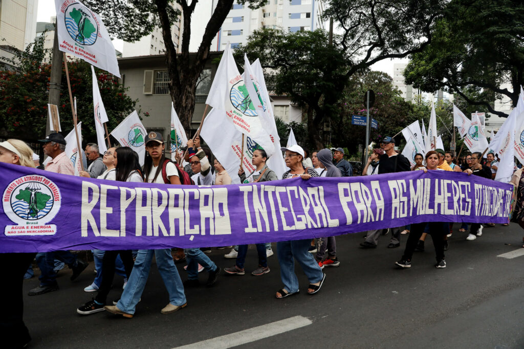 Atingidos da Bacia do Paraopeba e Represa de Três Marias em manifestação em Belo Horizonte (MG), em maio de 2025. Foto: Nívea Magno / MAB