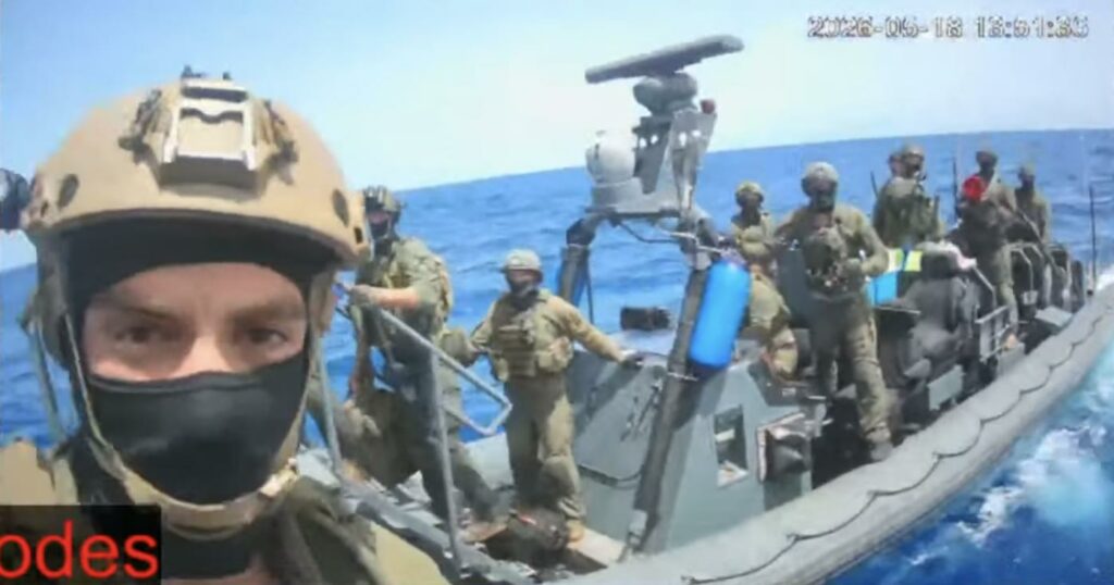 Registro do avanço militar israelense sobre embarcações civis da flotilha em águas internacionais do Mediterrâneo. Foto: Global Sumud Flotilha