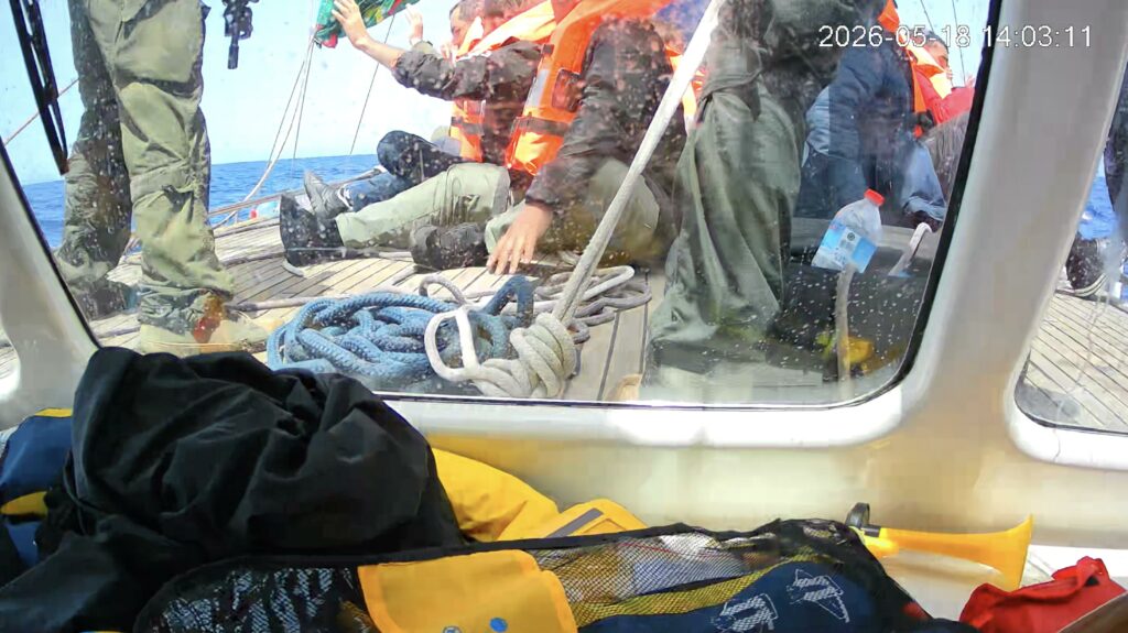 Registro do avanço militar israelense sobre embarcações civis da flotilha em águas internacionais do Mediterrâneo. Foto: Global Sumud Flotilha