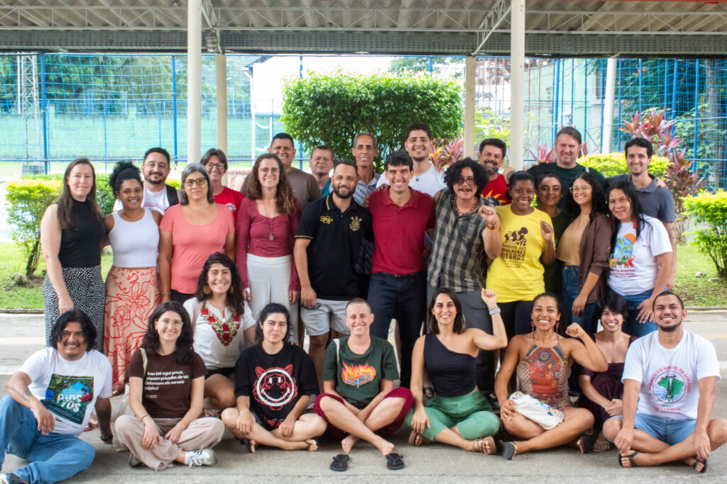 Turma Flávia Amboss com os professores Pedro Campos, Javier Ghibaudi, Gilberto Cervinski, Mariana Bruce, Luiz Candido e Flávia Vieira. Fotos: Joyce Silva / MAB