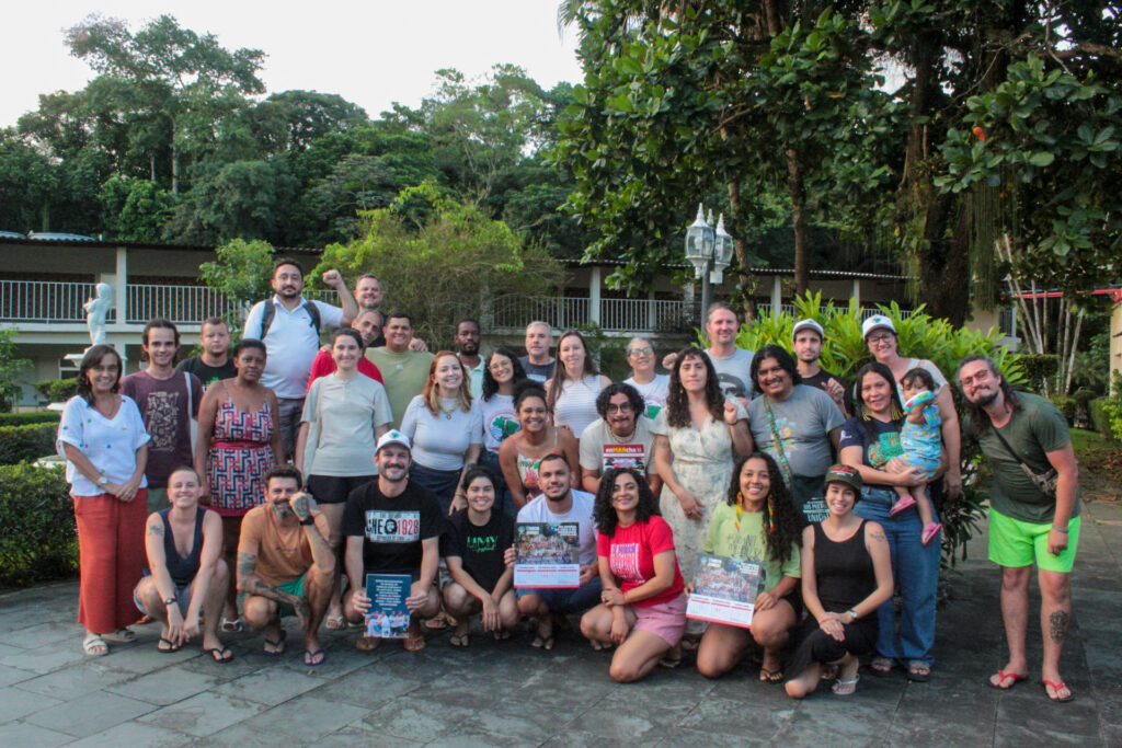 Turma Flávia Amboss com os professores Pedro Campos, Javier Ghibaudi, Gilberto Cervinski, Mariana Bruce, Luiz Candido e Flávia Vieira. Fotos: Joyce Silva / MAB