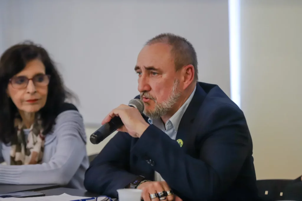 “Precisamos pensar nossos modelos produtivos e investir na transição agroecológica”, defendeu Milton Bernardes. Foto: Rafa Dotti