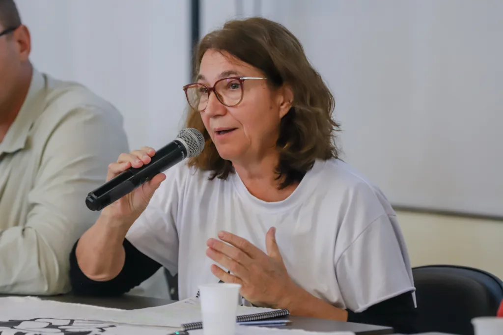 “O modelo que predomina não preserva, não ouve a população e não garante o direito de se alimentar com dignidade”, expôs Sandra Christ. Foto: Rafa Dotti